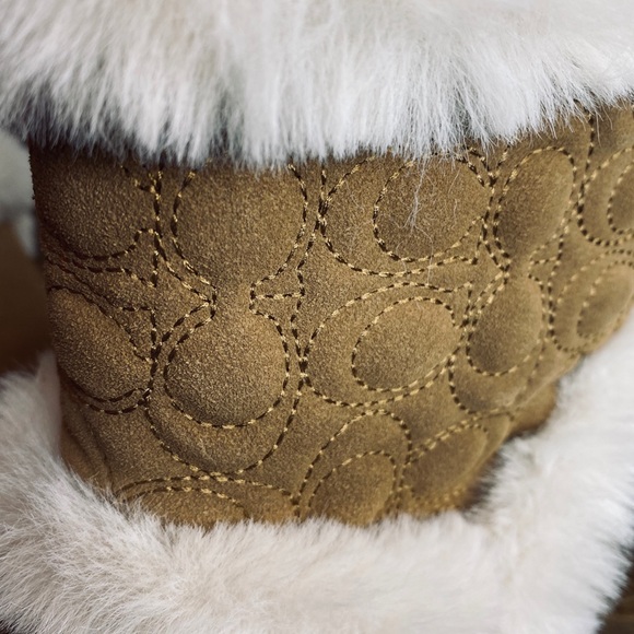 Coach Izzie boot fur HUGG style in Camel